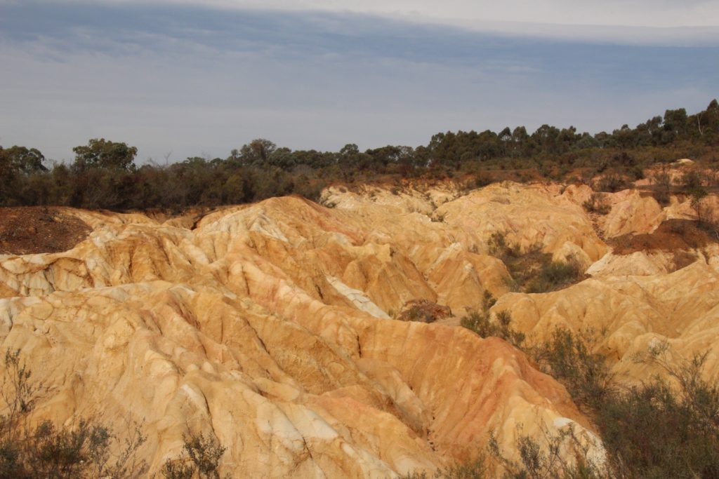 Observing from a safe distance, nil danger of 127 hours scenario occuring